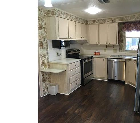 3rd image of 620 Charlemagne Blvd