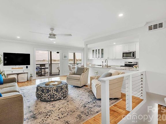 4th image of 20407 Harborgate Ct Unit 408