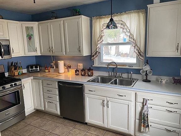 3rd image of 343 Meadow St