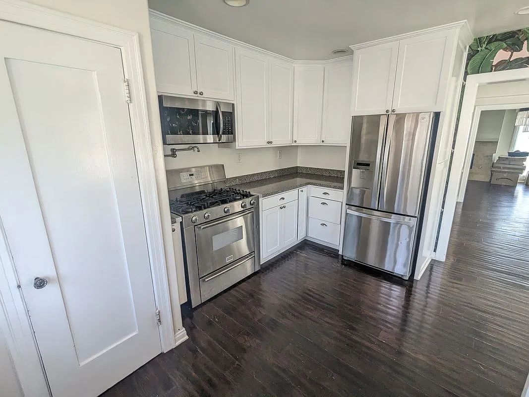 3 bed, 3.5 bath, 1700 sqft, $9,995 — Photo 3