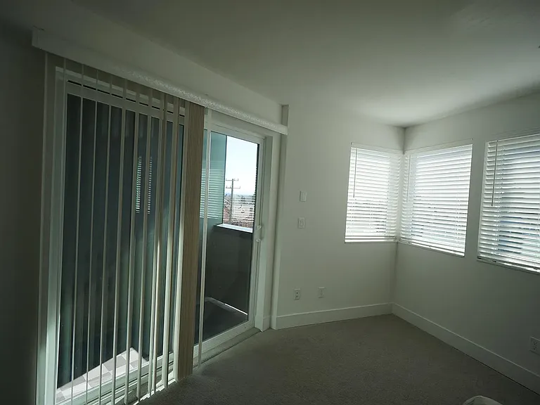1824 E Union St — Photo 10
