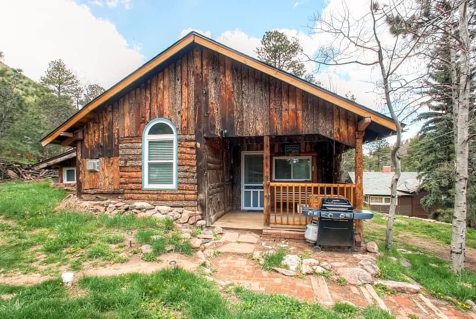 2nd image of 10305 Mountain Ln