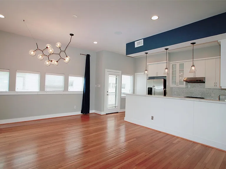4701 Caroline St — Photo 9