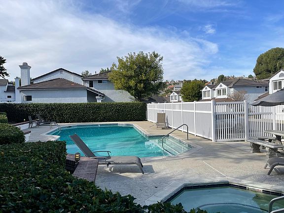 2nd image of 2466 Saratoga Ln #17