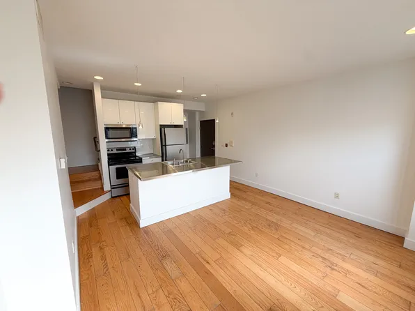 1722 Main St APT 2, Cincinnati, OH 45202