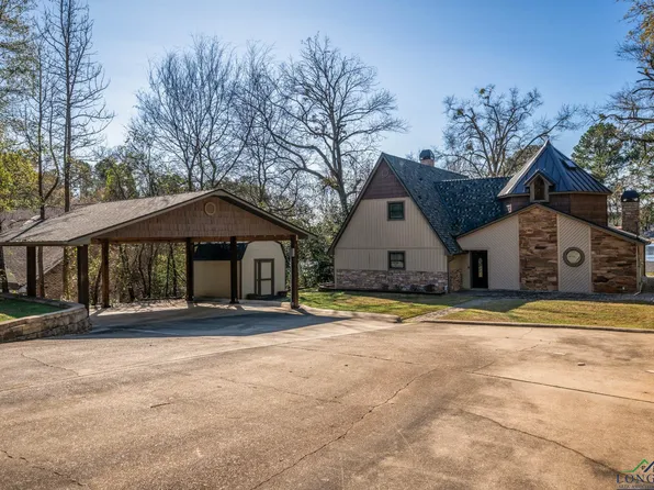 1607 E Lake Dr, Gladewater, TX 75647