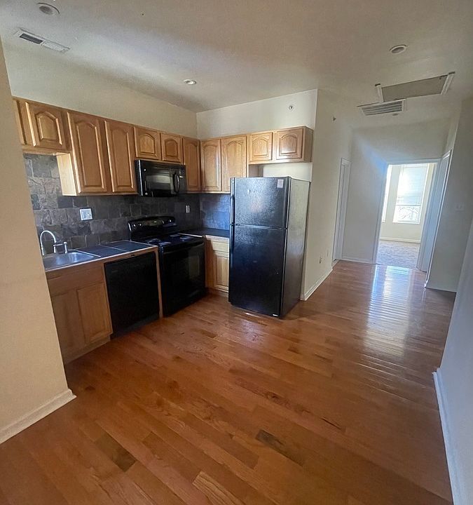 1st image of 2252 N Park Ave #C