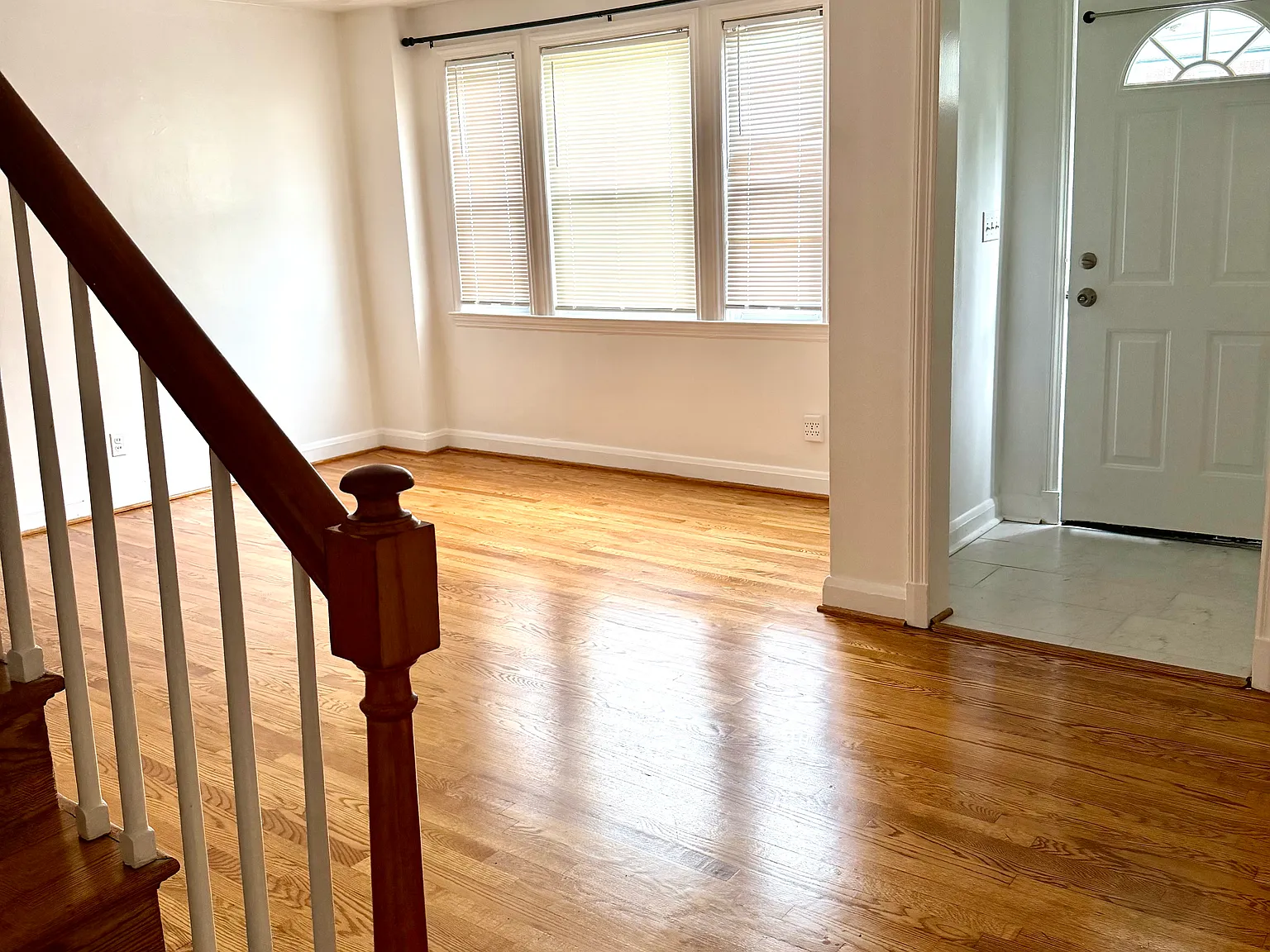 4 bed, 2.5 bath, 1760 sqft, $2,450 — Photo 2