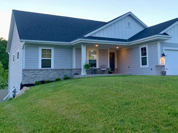 205 Glacial DRIVE, Slinger, WI 53086