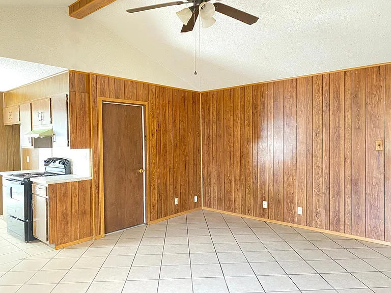 285 Nottingham Trl — Photo 3