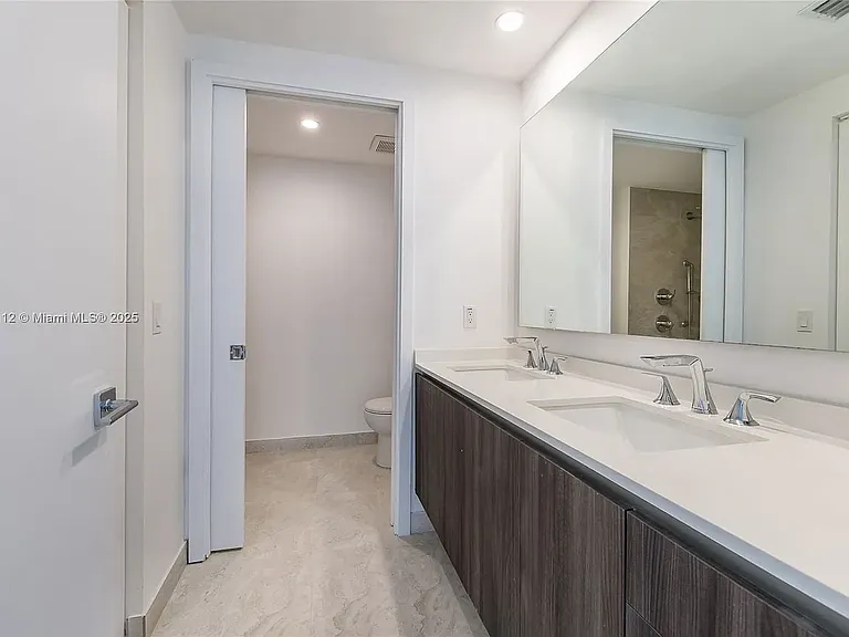 488 NE 18th St #1 — Photo 13