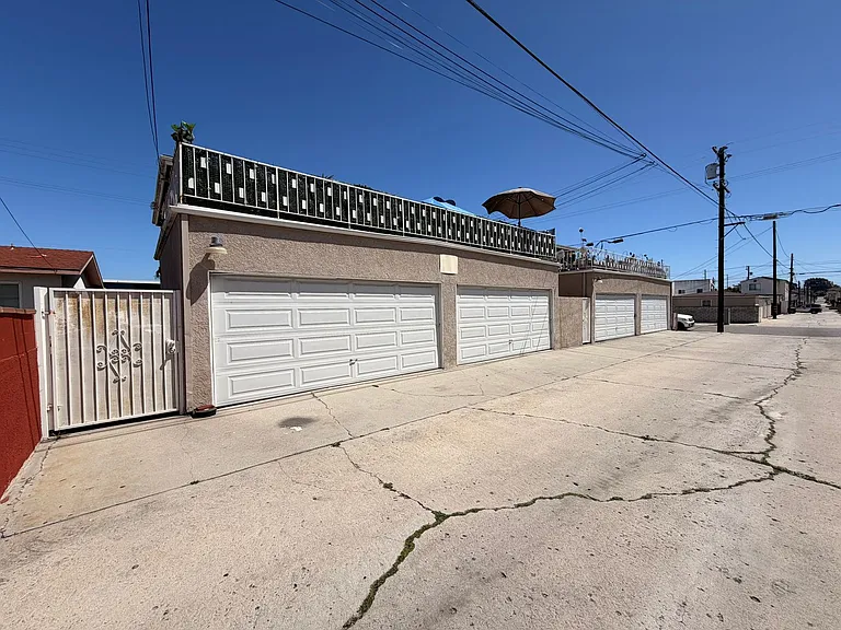 1845 S Grand Ave #1 — Photo 16