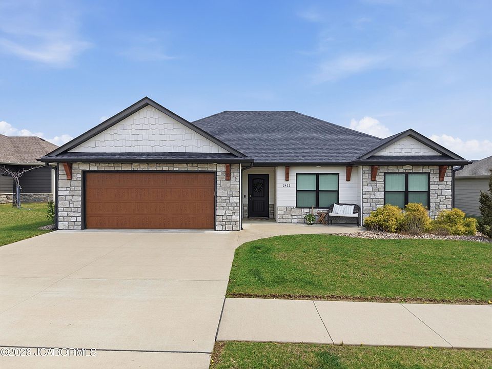 1st image of 2422 Lawton Dr