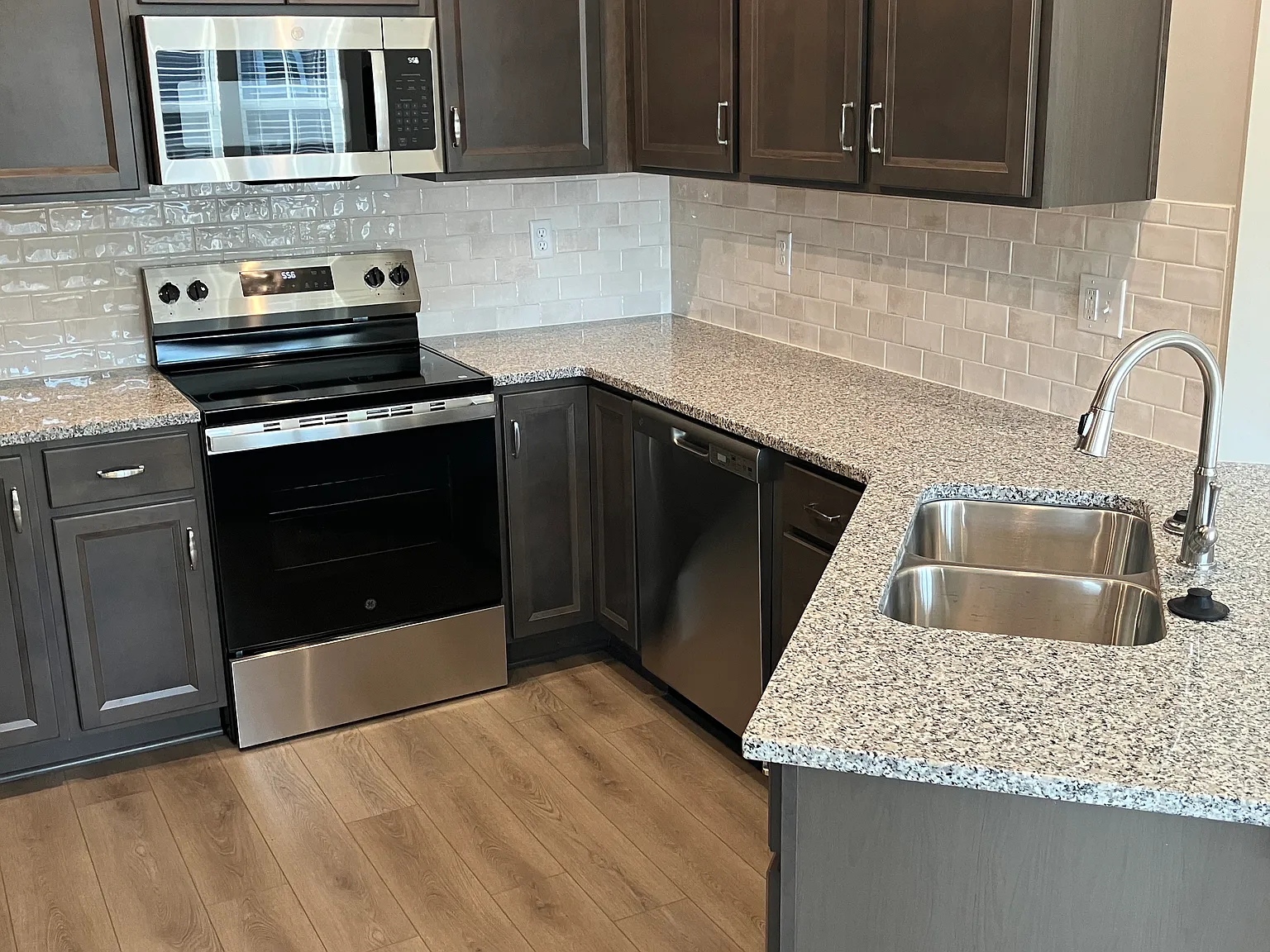 2 bed, 1111 sqft, $1,795 — Photo 2
