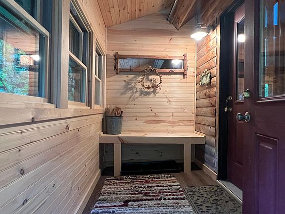 Inviting mudroom.