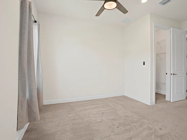 1866 SE Tarni Way — Photo 29