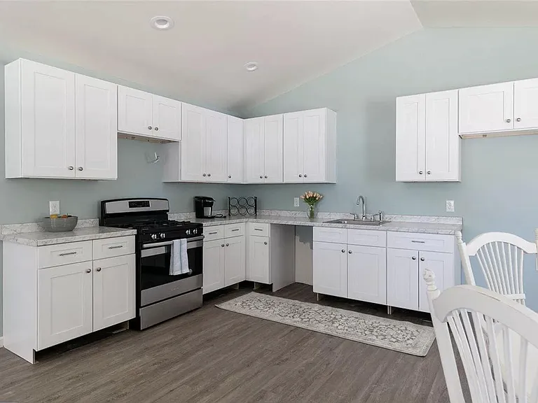 204 Dillon Dr — Photo 5