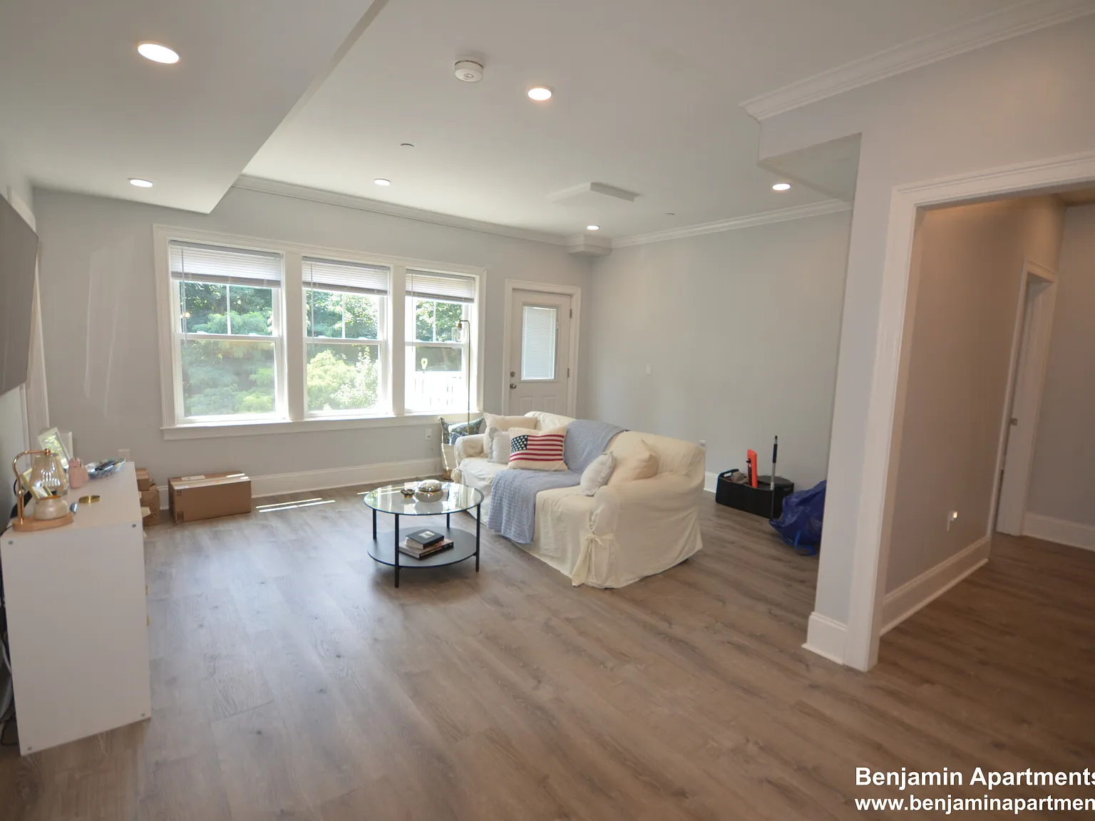 4 bed, 9999 sqft, $5,000 — Photo 4