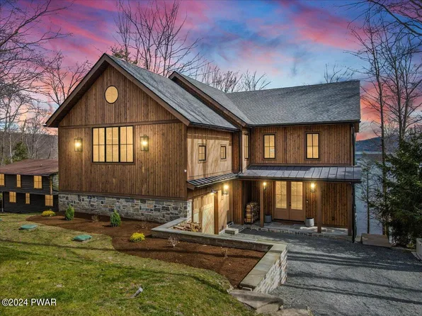 1504 Lakeland Dr, Lake Ariel, PA 18436