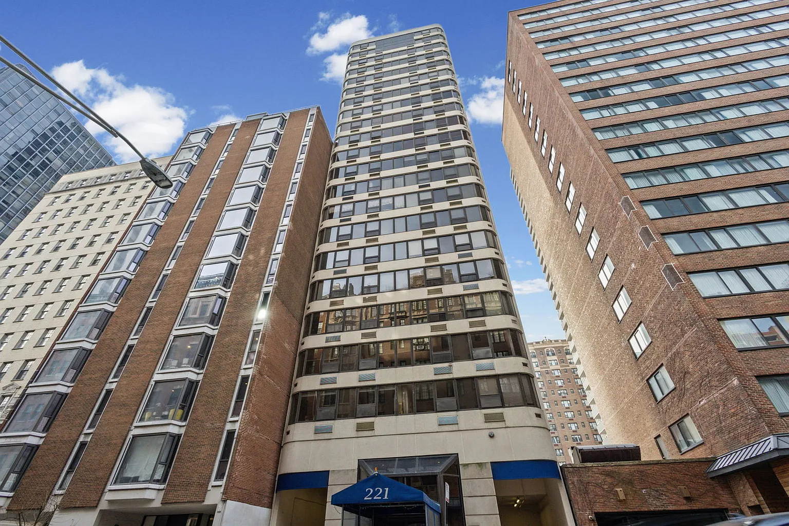 221 E Walton Pl APT 13C photo 1