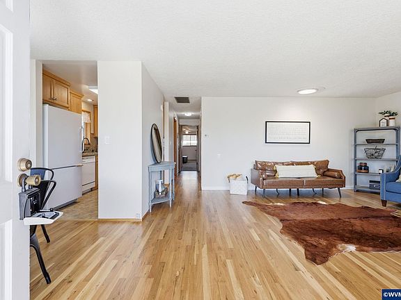 5th image of 1383 Thompson Rd