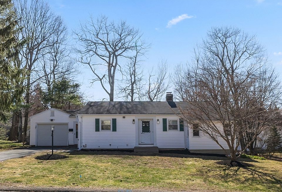 1st image of 4 Crestwood Rd