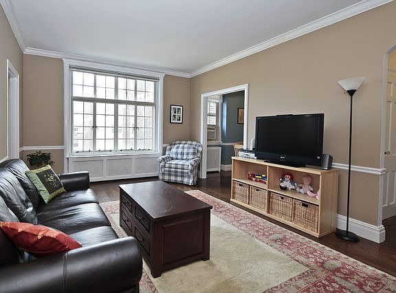 2nd image of 3 Tanglewylde Ave APT 6C