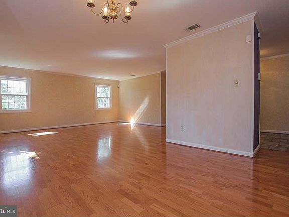 5th image of 4109 Plaza Ln