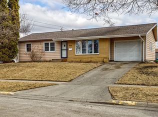 1926 Hunziker Dr, Ames, IA 50010