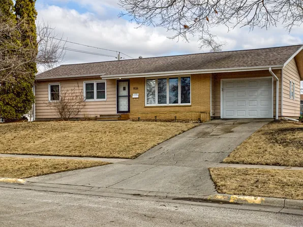 1926 Hunziker Dr, Ames, IA 50010