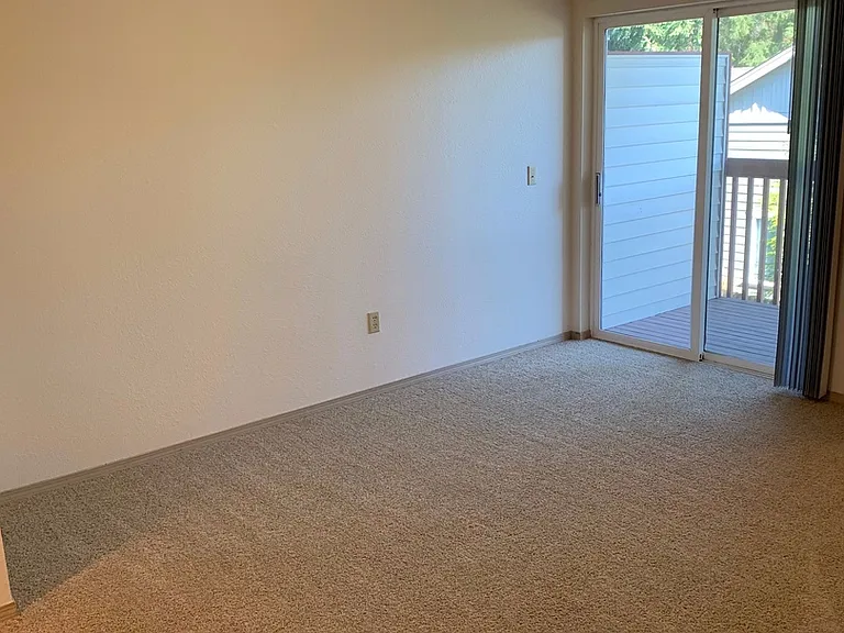 5075-5105 10th Ave NE — Photo 3
