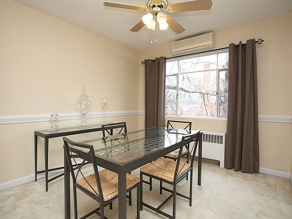 5th image of 10419 Montrose Ave #10419