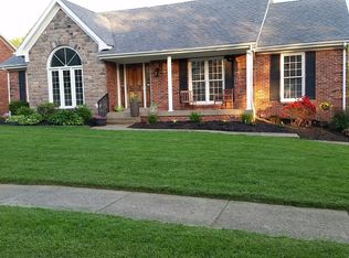 10806 Foxgate Ct, Louisville, KY 40223