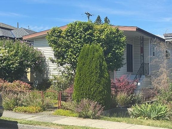 3rd image of 2935 Adanac St
