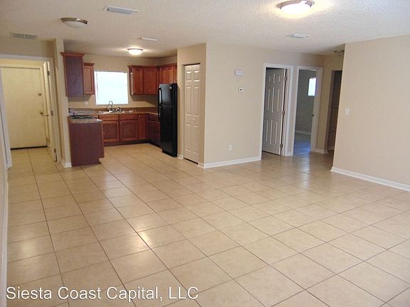 2nd image of 709 NE 26th St