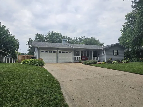 2010 Roberts St, Yankton, SD 57078