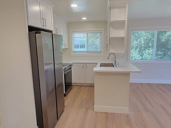 3rd image of 43152 Mayfair Park Ave