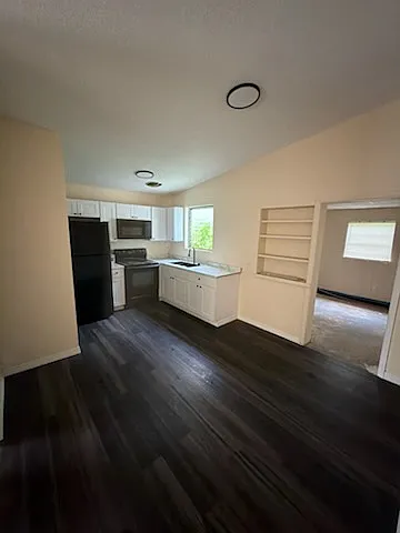 3 bed, 1289 sqft, $1,811 — Photo 2