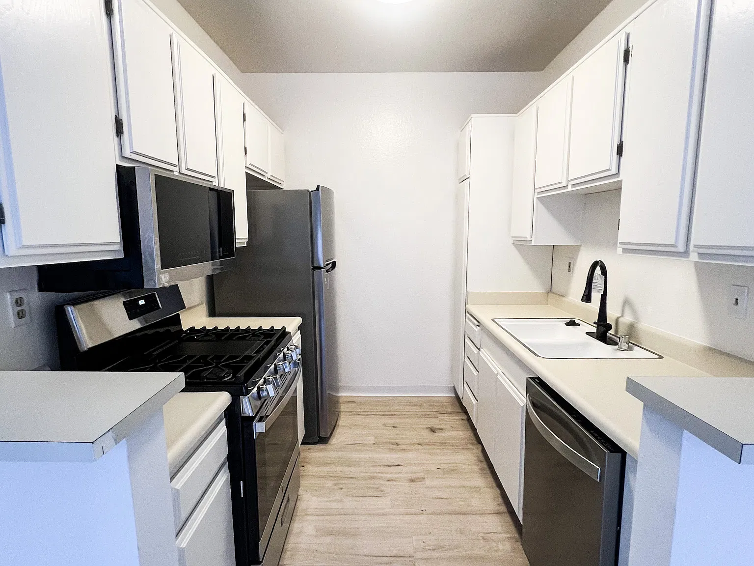 2 bed, 1150 sqft, $3,480 — Photo 4