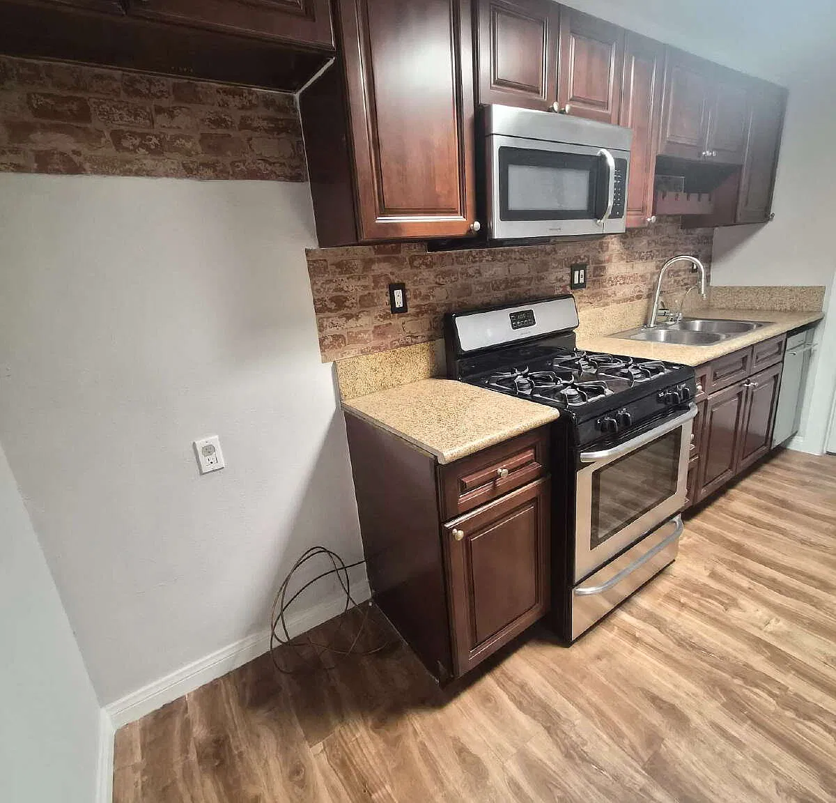 2 bed, 1.0 bath, $2,500 — Photo 4