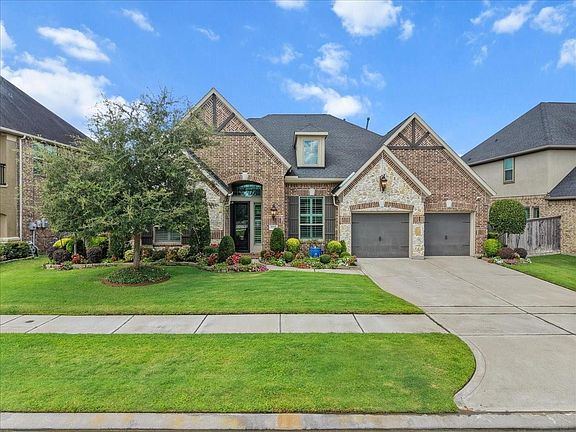 2nd image of 5715 Balcones Ridge Ln