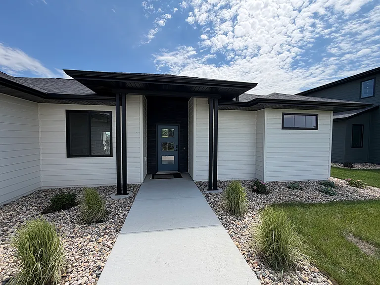 328 E Blue Bell Dr — Photo 2