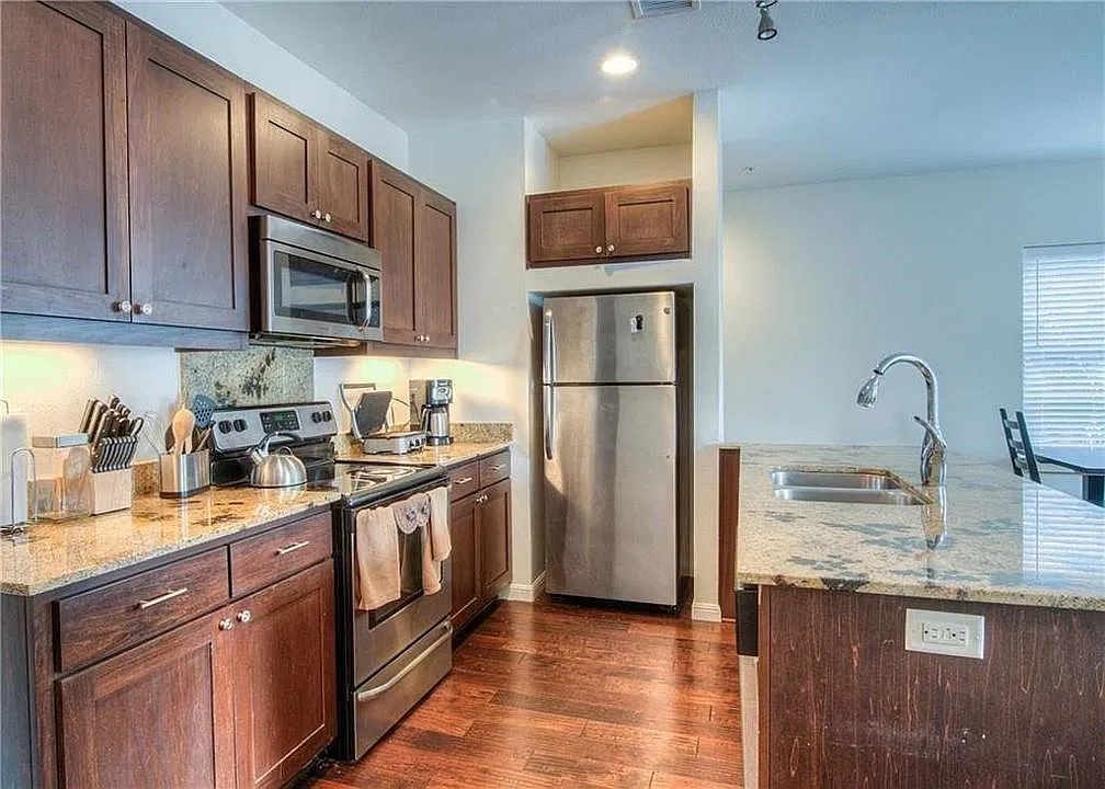 2708 San Pedro St — Photo 1