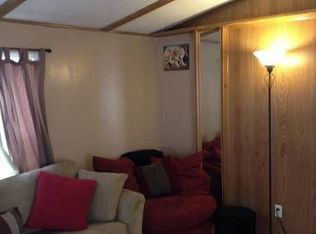 116 Maple Dr, Belleville, MI 48111