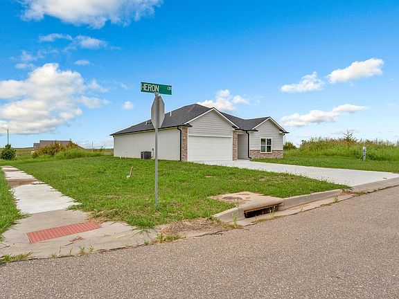 2nd image of 2604 Heron Cir