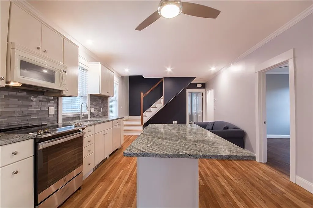 3 bed, 2.0 bath, 1729 sqft, $2,700 — Photo 3