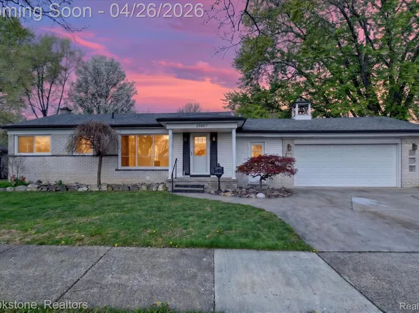 29807 Champine St, Saint Clair Shores, MI 48082