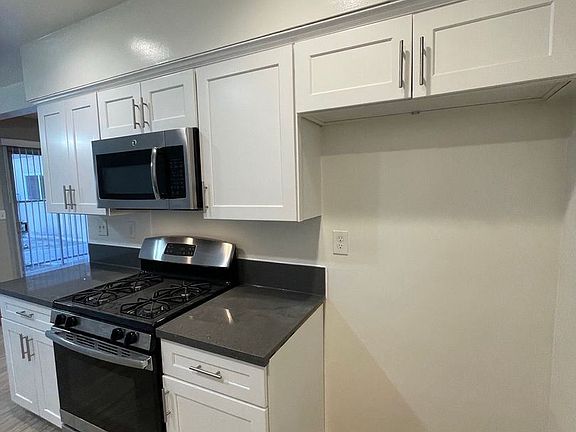 5th image of 1421 College View Dr APT 21
