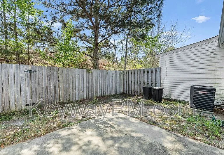 130 Bennington Ln — Photo 15
