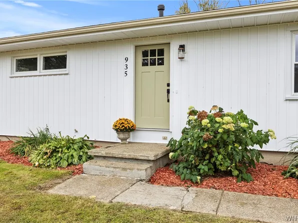 935 Cain Rd, Angola, NY 14006